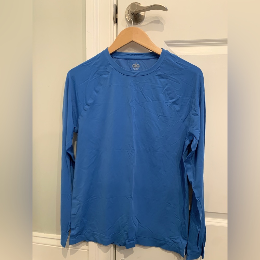 ALO Yoga Long Sleeve Performance Tee (Blue)